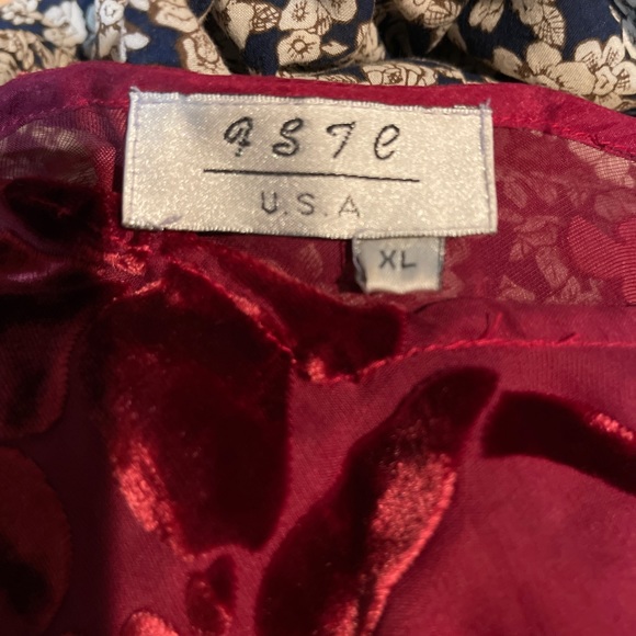 *Vintage* FSTE Made in the USA Beaded Shawl - Picture 3 of 4